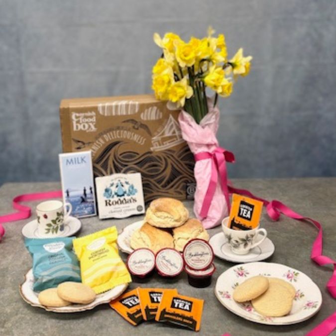 Mothers Day Cream Tea & Flowers Hamper