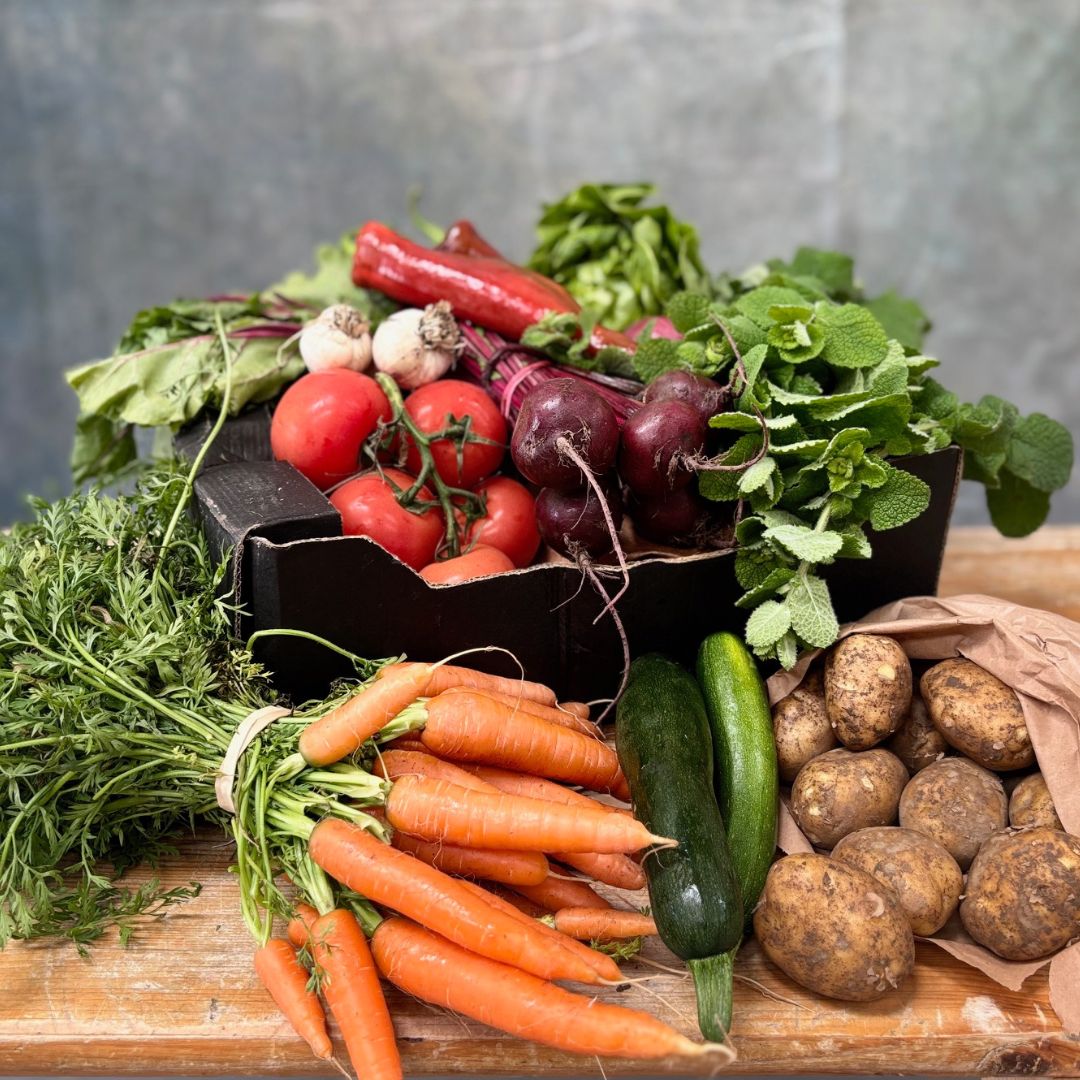 Medium seasonal veg box with 7–9 varieties”